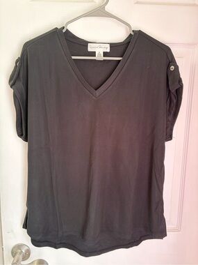 French Laundry Women's V-Neck Short Sleeve Tee - Black